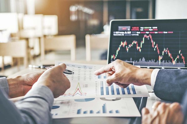 Altos patrimonios chilenos se globalizan: fondos semilíquidos y ETF redibujan el mapa de inversión
