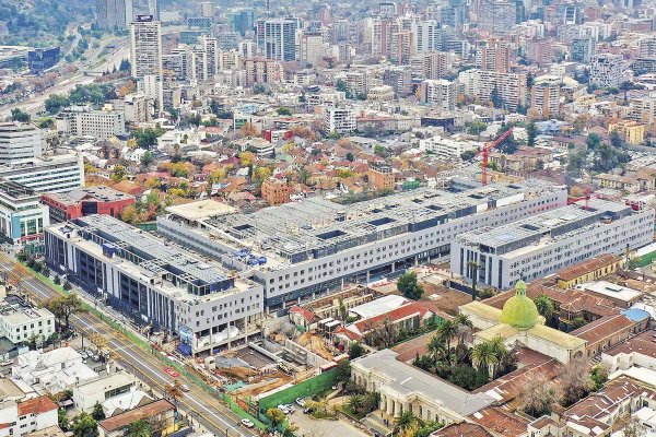 <p>Hospital del Salvador enfrenta nuevos retrasos y falta de recursos podría aplazar aún más su entrega</p>