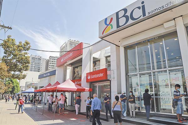 <p>Principales bancos privados del país anotan aumento de hasta dos dígitos en sus utilidades a septiembre</p>