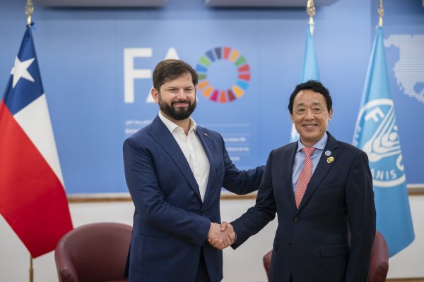 Presidente Boric aborda candidatura de Michelle Bachelet a la ONU con director general de la FAO