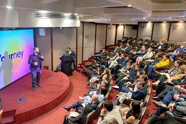 <p>Nicolás Morales, fundador de Yourney durante la presentación en México.</p>