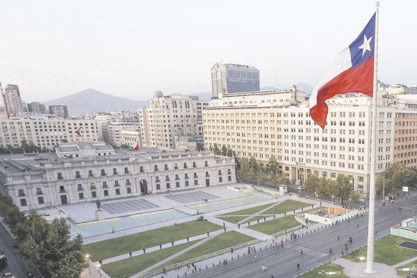 <p>Ingresos laborales se expanden a su menor ritmo en dos años y sigue el desplome del empleo estatal</p>
