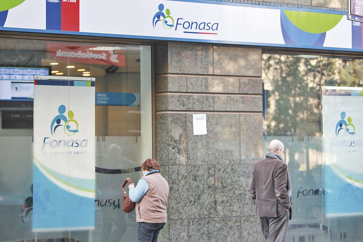 <p>Fonasa publica segundo intento de licitación para nueva modalidad de seguros complementarios e incorpora tope anual para las compañías</p>