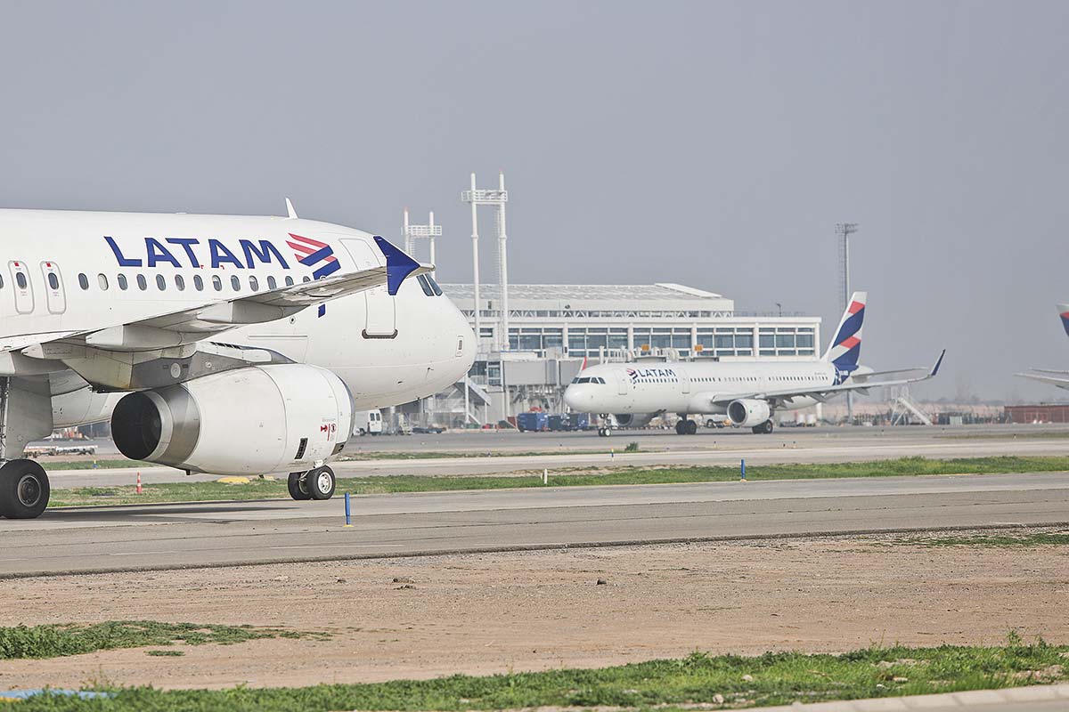 <p>Falso aviso de bomba en avión de Latam obliga a activar protocolo de emergencia en aeropuerto de Santiago</p>
