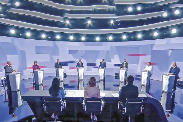 <p>Las novedades del próximo debate presidencial: nuevo horario, interrupción por franja y preguntas cruzadas donde Kast le consultará a Matthei</p>