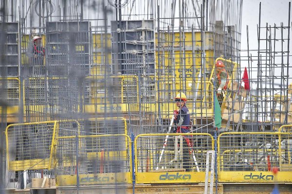 ¿Los cumple Chile? La OCDE da pistas para evitar que la permisología afecte el crecimiento