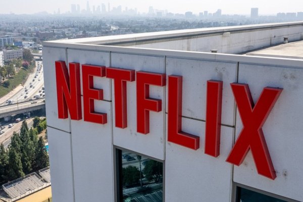 Las acciones de Netflix registran su mayor caída desde marzo luego que disputa fiscal en Brasil golpeara sus resultados