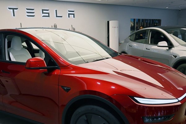 Tesla reporta nuevo récord en ventas de vehículos, pero resultados trimestrales no satisfacen el apetito de Wall Street