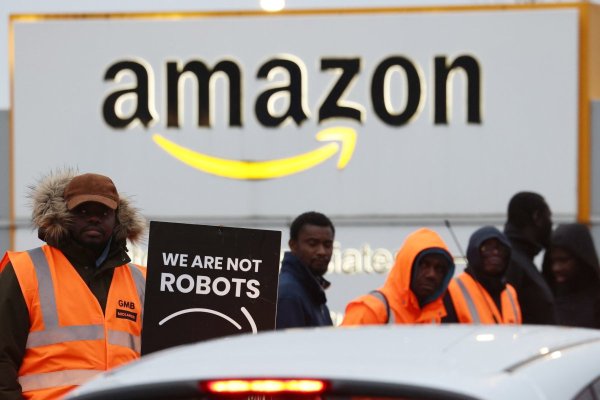 Amazon evalúa reemplazar más de medio millón de puestos de trabajo por robots