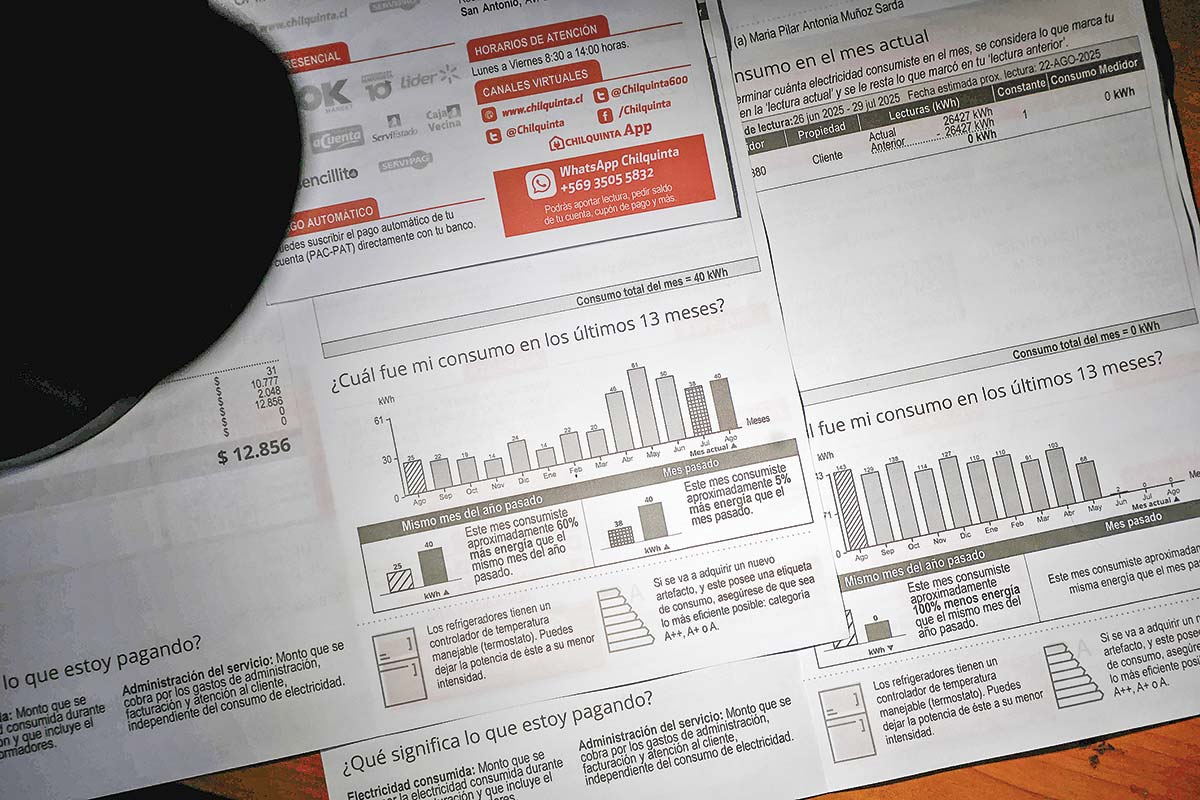 <p>La luz bajará en enero: Gobierno anticipa descenso de 1,5% a 2% en las cuentas tras acuerdo con Transelec</p>