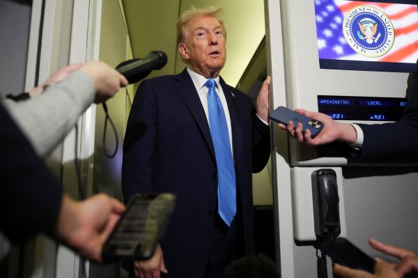 Trump anuncia alza del 10% de los aranceles a Canadá por publicidad en final del béisbol