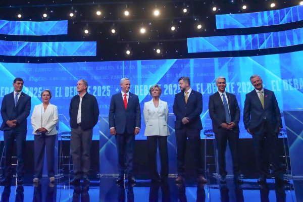 <p>Candidatos presidenciales evitan confrontarse en debate marcado por recorte fiscal, cuentas de la luz y reforma previsional</p>
