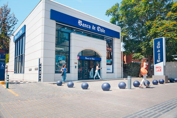 <p>Banco de Chile saca ventaja en competencia por capitalización bursátil y amplía distancia con Falabella</p>