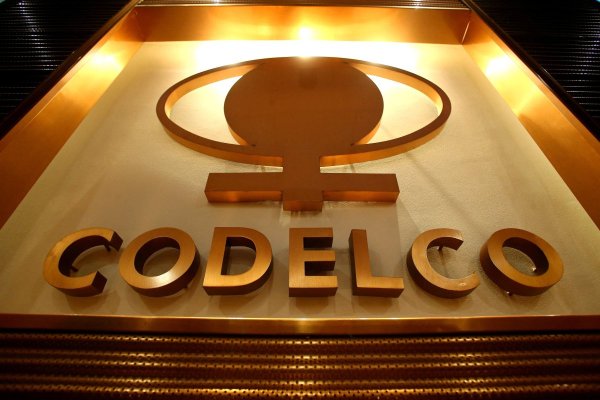 <p>Codelco evalúa futuro de activos de baja rentabilidad, como mina Gabriela Mistral y fundición Potrerillos, dicen fuentes a Bloomberg</p>