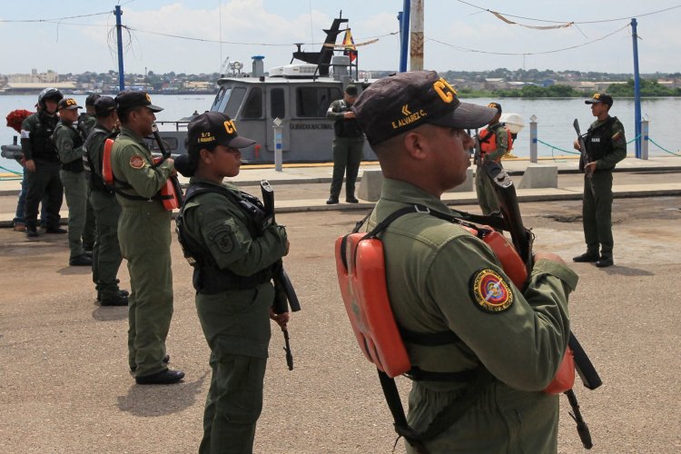 <p>Un mermado ejército venezolano se prepara para ataques estadounidenses</p>