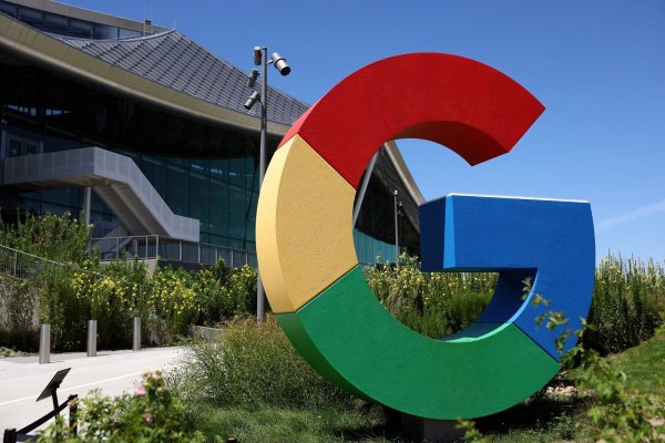 Alphabet venderá 3 mil millones de euros en bonos para financiar expansión en IA