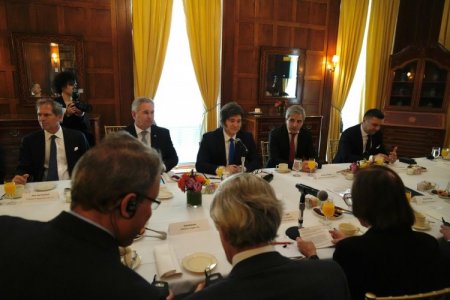 Milei se reunió con empresarios en Nueva York y expuso su programa económico en Argentina
