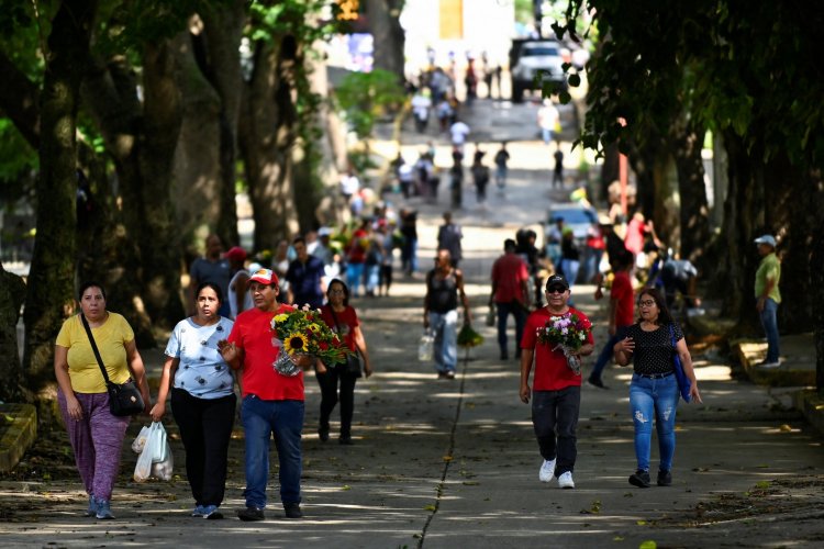<p>La difícil situación económica de Venezuela la aumenta presión sobre un acorralado Nicolás Maduro</p>