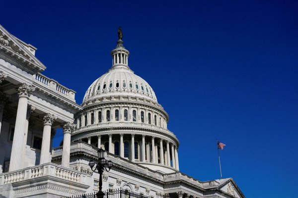 Senadores de EEUU dan los primeros pasos hacia el fin del cierre de gobierno