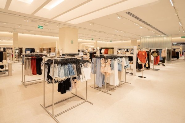 H&M reabre su tienda en Casa Costanera y suma su local número 20 en Perú