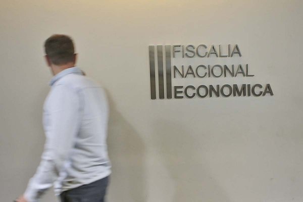 <p>TDLC multa a Oxxo por entregar información falsa sobre su fusión con Ok Market: la firma niega dolo y adelanta medidas legales</p>