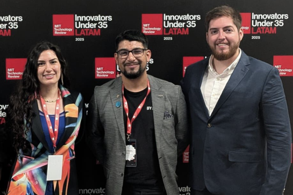 <p>Carolina Águila (NanoInGreen), Daniel Troncoso (ByBug) y Joaquín González (Cero Trade).</p>
