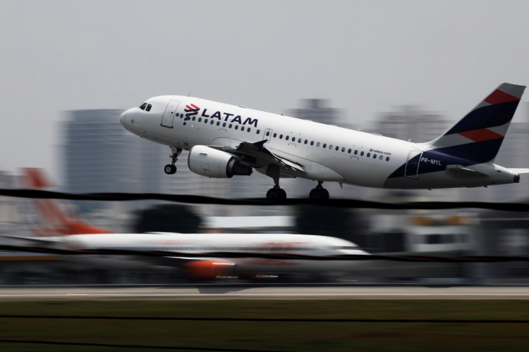 <p>Pilotos de Latam en Chile iniciarán huelga esta medianoche: acusan que empresa se negó a extender negociaciones colectivas</p>