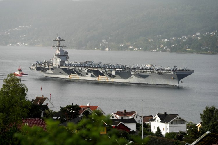 <p>El portaviones más grande del mundo llega a costas frente a Venezuela y se suma a operativo de EEUU contra el narcotráfico</p>