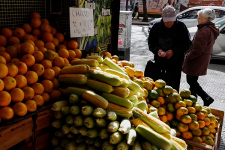 Inflación contenida y pobreza infantil en retroceso: los números que celebró el Gobierno argentino en octubre