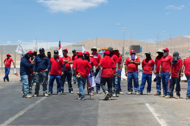 <p>Agitación en sindicatos mineros: Supervisores remotos de Lundin votan la huelga y grupo de mina de los Luksic adelanta su rechazo a última oferta</p>