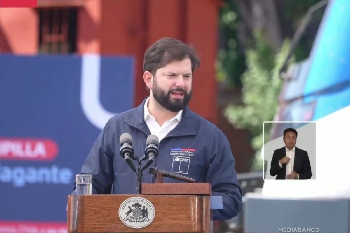 <p>El saludo de Boric a los ganadores: “Felicito a Jeannette Jara y a José Antonio Kast por su paso a la segunda vuelta”</p>