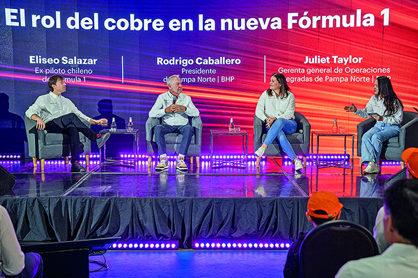 Panel conformado por Rodrigo Caballero, Eliseo Salazar, Juliet Taylor y Lorena Ramírez.