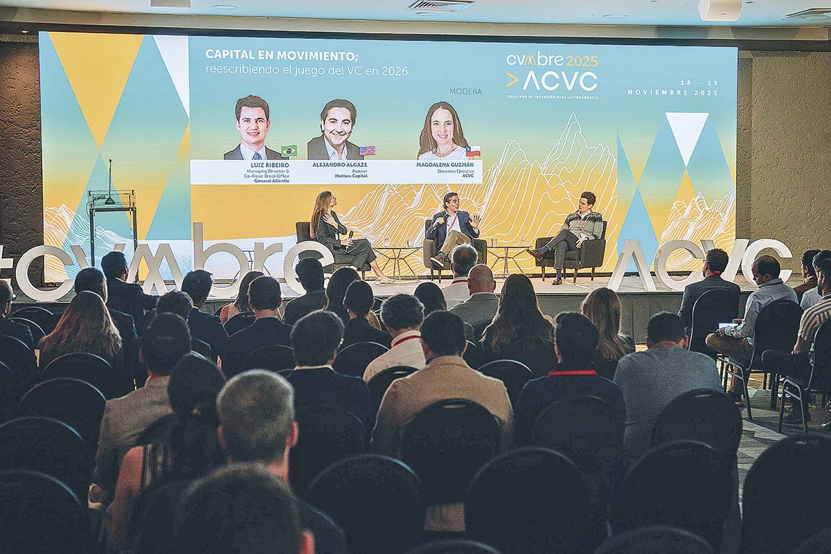 <p>Alejandro Algaze de Matters Capital y Luiz Ribeiro de General Atlantic en panel moderado por Magdalena Guzmán de la Asociación Chilena de Venture Capital.</p>