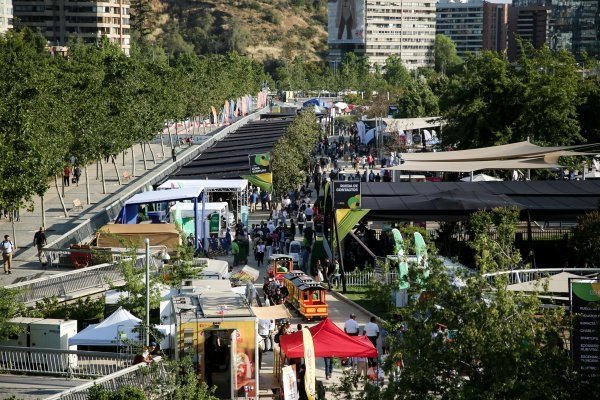 Desde un robot Tesla hasta gastronomía india, las novedades del EtM 2025 que parte este jueves en el Parque Bicentenario