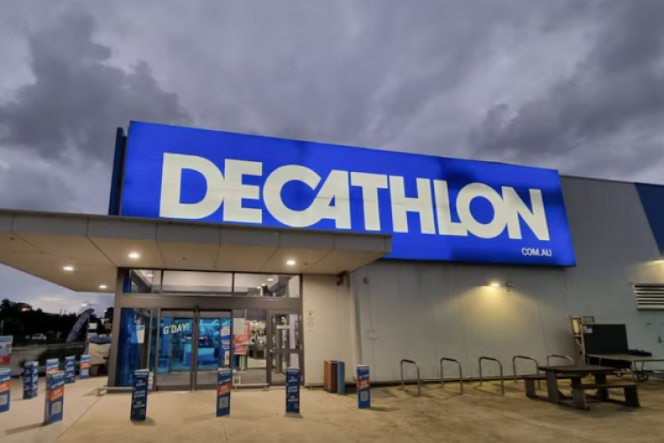 <p>Decathlon alcanza récord de ventas en sus primeras semanas de apertura en Argentina con precios tres veces más caros que los de Uruguay</p>