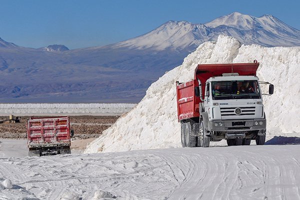 Firma internacional retira financiamiento y provoca que compañía en Chile que buscaba explotar litio entre en liquidación