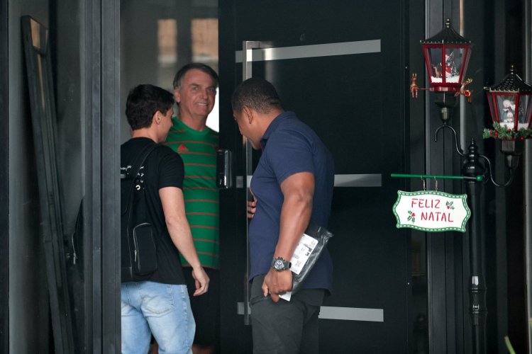 <p>Policía brasileña pone en custodia al exPresidente Jair Bolsonaro, quien admitió manipular su tobillera electrónica</p>