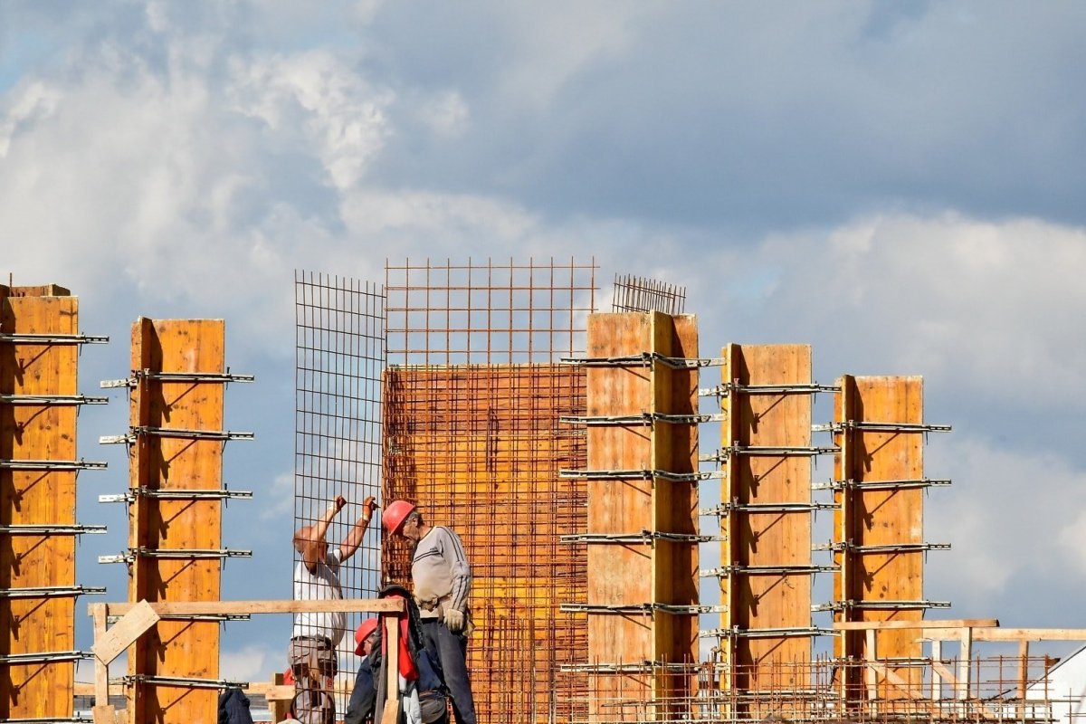 <p>Las tres mayores constructoras consolidan su repunte en 2025: utilidades crecen a septiembre y el negocio minero emerge como el motor del ciclo</p>