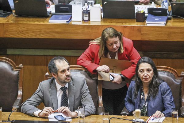 <p>El ministro de Hacienda, Nicolás Grau, la subsecretaria Heidi Berner y la ministra Segpres, Macarena Lobos. Foto: Camara de Diputados</p>