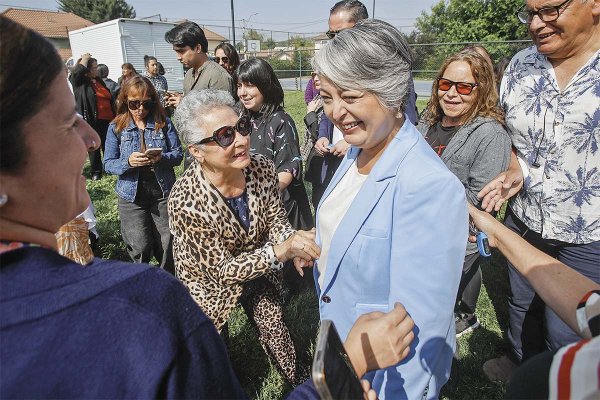 <p>La candidata encabezó una actividad por el día internacional de la eliminación de la violencia contra la mujer. Foto: Aton Chile</p>