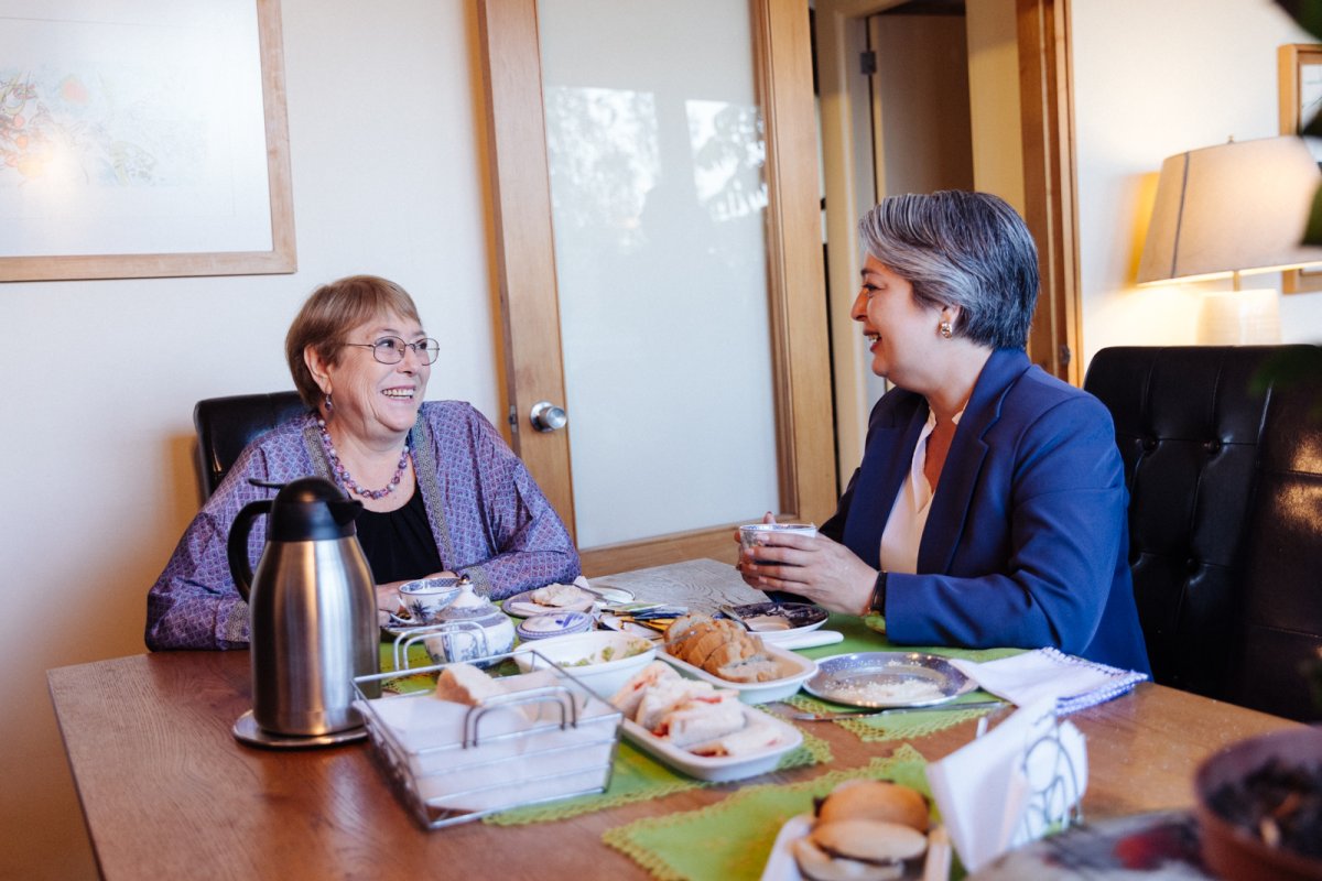 <p>Bachelet se reúne con Jara: “Lo fundamental es fortalecer nuestra democracia"</p>