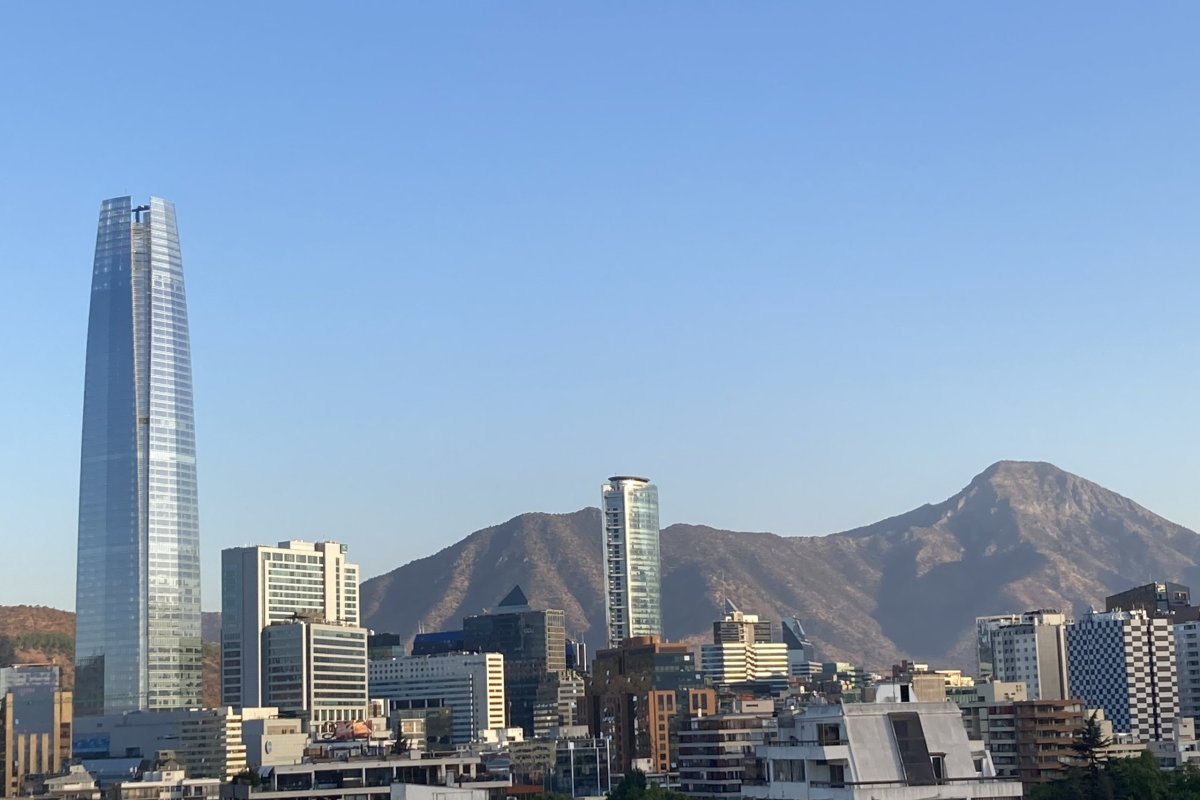 <p>Imacec: Actividad económica chilena en octubre crece levemente sobre lo esperado por el desempeño de servicios y comercio</p>