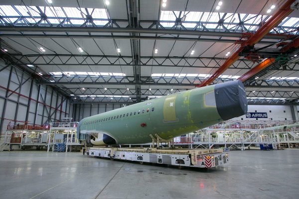 Airbus advierte sobre problemas de calidad en algunos paneles del avión A320