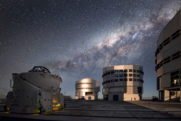 Premio Nobel y astrónomos mundiales piden a Boric detener proyecto de AES Andes por amenaza a Observatorio Paranal