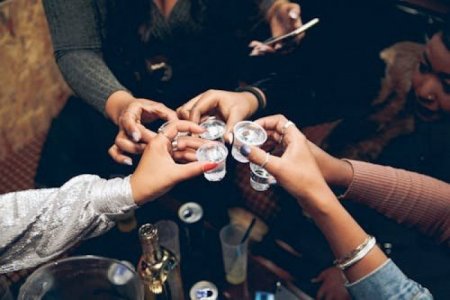 Fin a la crisis del alcohol en Brasil: bares reanundan venta de bebidas ad portas de temporada alta