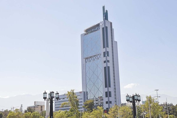 Entel y América Móvil van en solitario por Telefónica tras fin de alianza y WOM presenta su oferta vinculante
