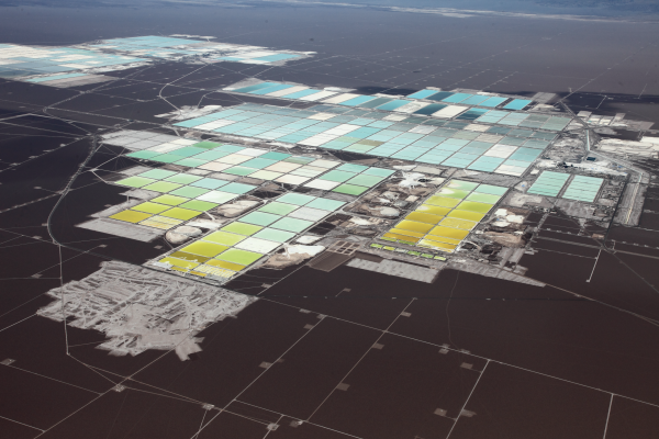 SQM vuelve al mercado chileno tras siete años y recauda más de US$ 400 millones con el tercer bono híbrido en la historia del país