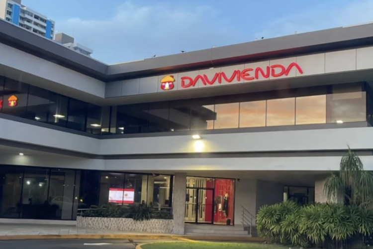 <p>Scotiabank se convertirá en Banco Davivienda en Panamá tras integración de operaciones de ambas entidades</p>