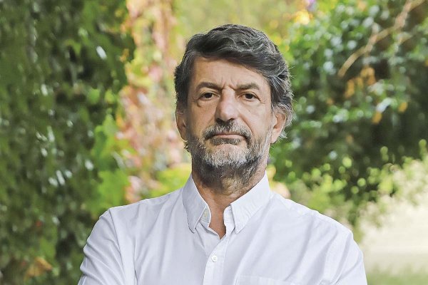 Claudio Agostini, economista y académico de la UAI: “Debiera existir un monitoreo permanente de las cuentas de notarios, conservadores y parlamentarios”
