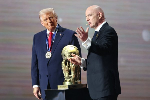 A falta de Nobel, la FIFA concede el "premio de la paz" ​​al Presidente Donald Trump